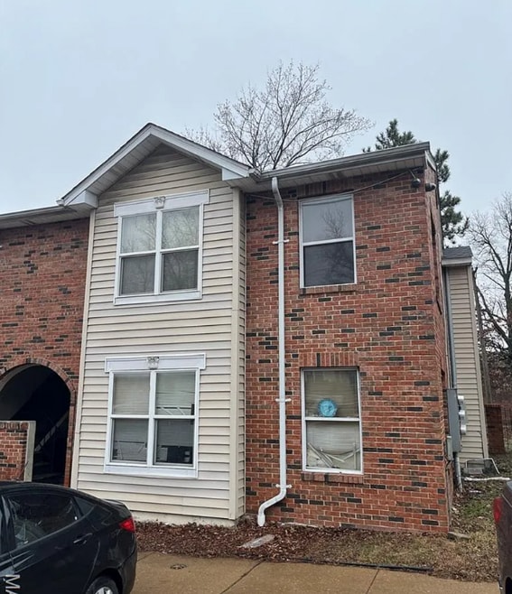 Building Photo - 5989 Julian Ave