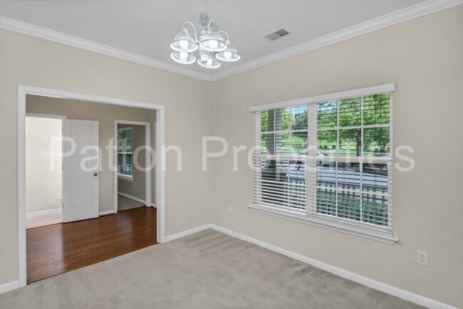 Building Photo - Rosewood Hills Home