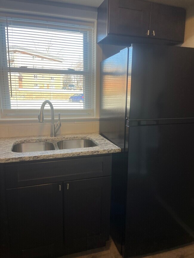 Building Photo - 1340 N Main St