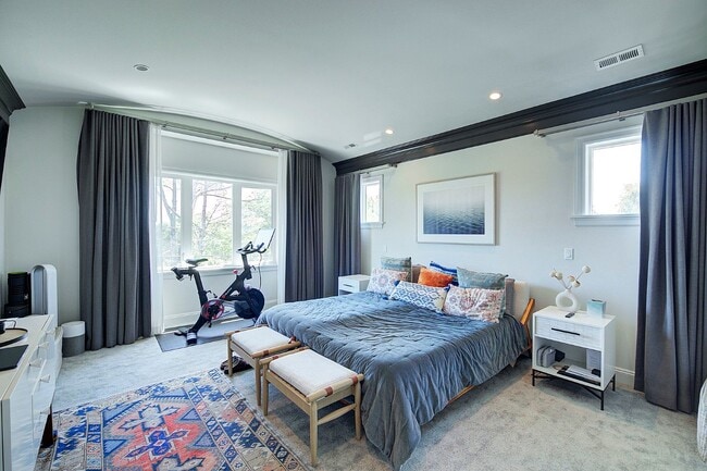 Building Photo - 5bd/3.5ba Seattle Home