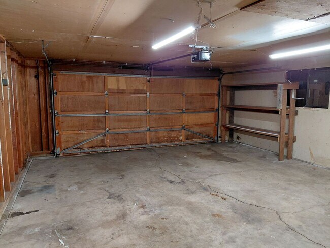 Building Photo - Charming & affordable Single-Family Home in Desirable West Salem Neighborhood!