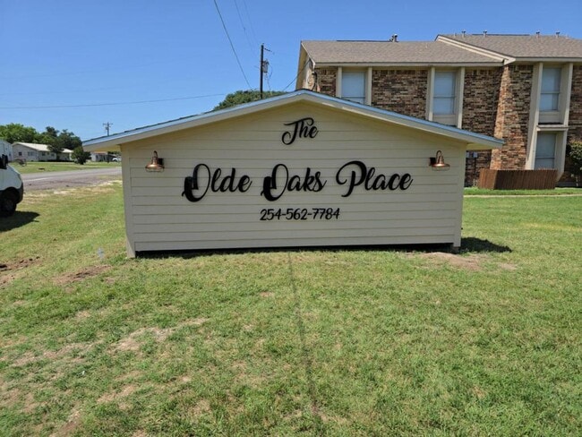 Building Photo - 728 Oak Hill Dr