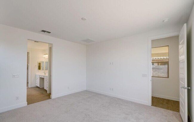 Building Photo - Stunning 3beds/2baths brand new home locat...