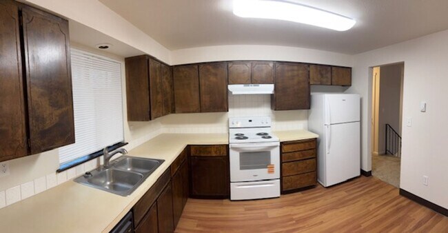 Building Photo - 1072