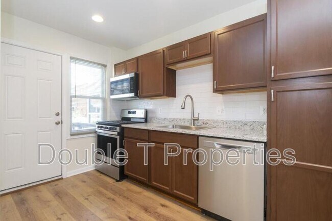 Building Photo - 3033 Seamon Ave