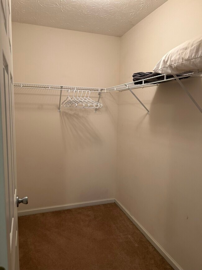 Building Photo - 2615 Rolling River Dr