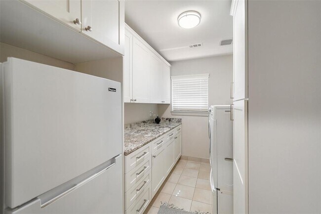 Building Photo - 5058 Yarwell Dr