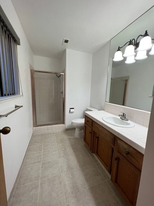 Building Photo - Discover the Jewel of Madera 4-bedroom 3-bath