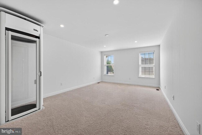 Building Photo - 304 Dye Wy