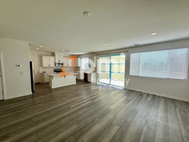 Building Photo - 707 Carnation Dr