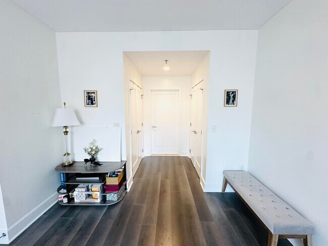 Building Photo - 1125 Maxwell Ln