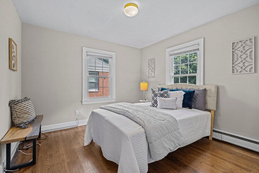 Building Photo - 12 Meadow Dr