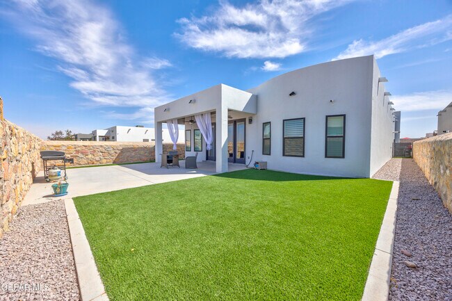 Building Photo - 2809 Tierra Garden Dr