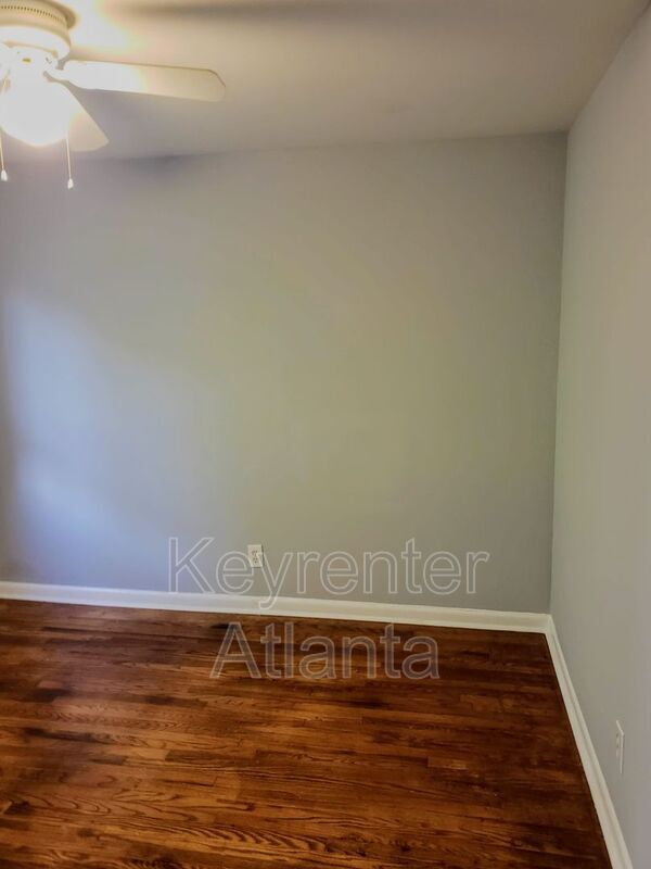 Building Photo - 1596 Line Cir
