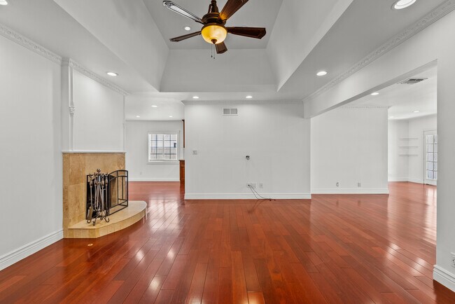 Building Photo - 23036 Burbank Blvd