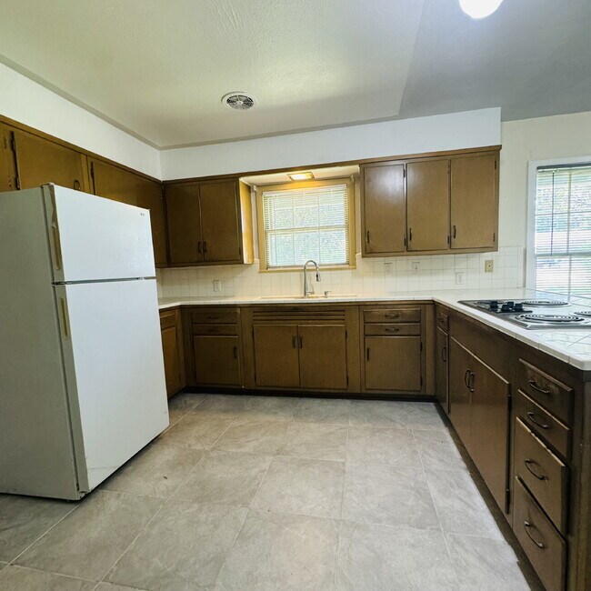 Building Photo - 735 Cuchia St