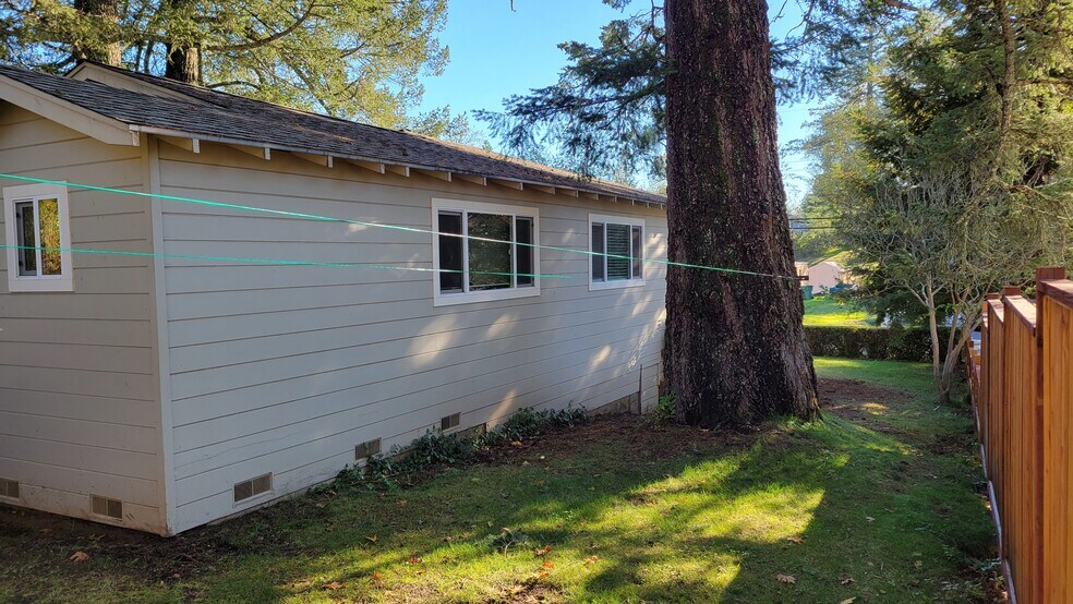 Building Photo - 450 Sky Oaks Dr