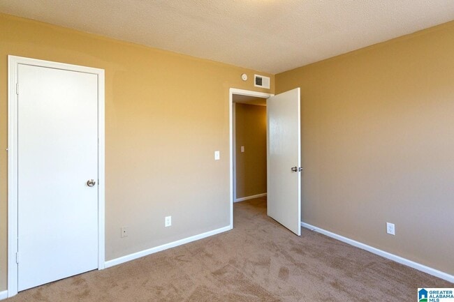 Building Photo - 119 20th Ct E