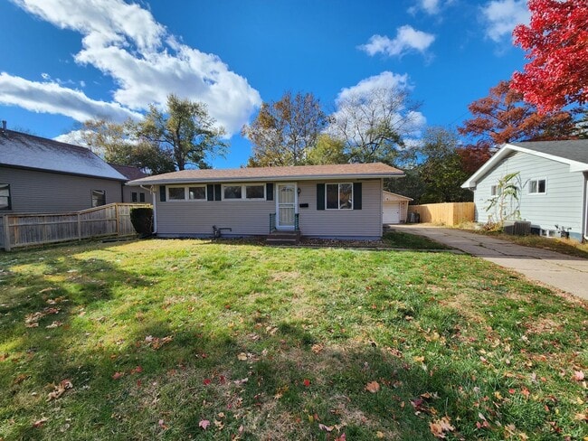 Building Photo - 3 bedroom house