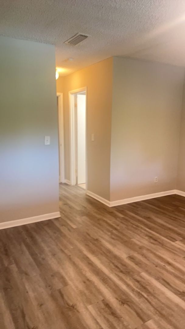 Building Photo - 2 Bedroom, 2 bathroom condo For Rent in To...