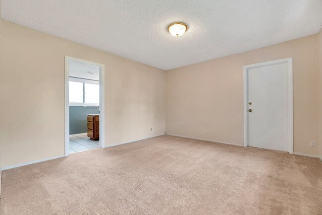 Building Photo - Charming Rossmoor Home