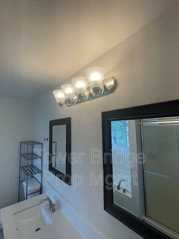 Building Photo - 737 Cresta Ct