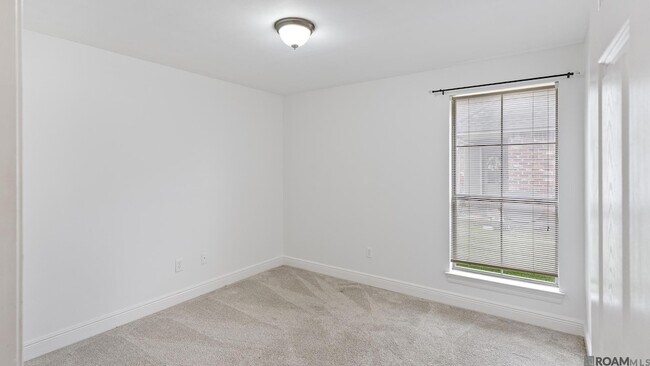 Building Photo - 12237 Spring Valley Dr