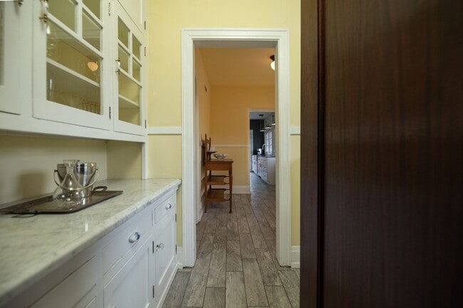 Building Photo - WONDERFUL HISTORIC 5 BED 3 BATH PROPERTY WITH CARRIAGE HOUSE