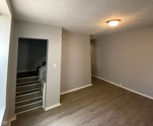 Building Photo - 653 Birch Ave