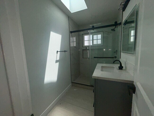 Building Photo - Spacious 3bed 2bath House for Rent in Garden Grove