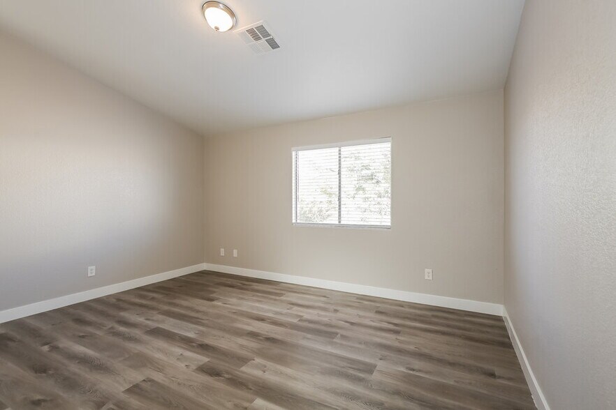 Building Photo - 524 W Claxton Ave