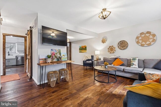 Building Photo - 215 Commons Dr NW