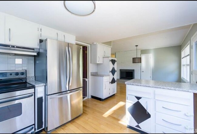 Building Photo - 4532 E Stephens Dr