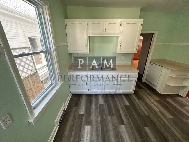 Building Photo - 3269 S New York Ave