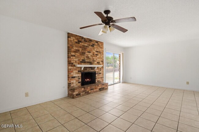 Building Photo - 2117 Anise Dr