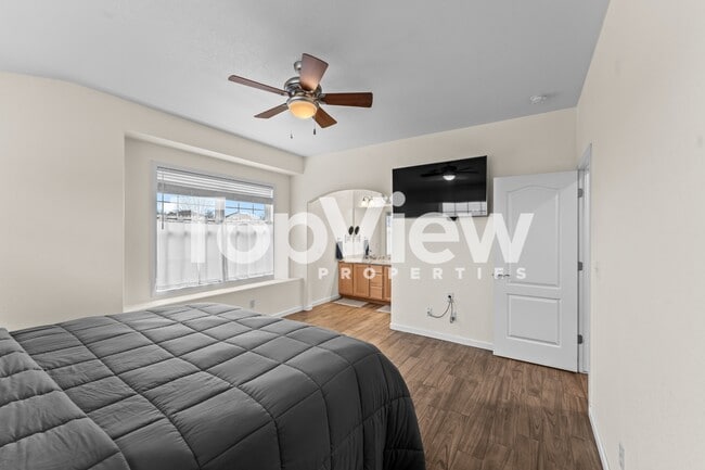 Building Photo - 10110 Clear Creek Rd