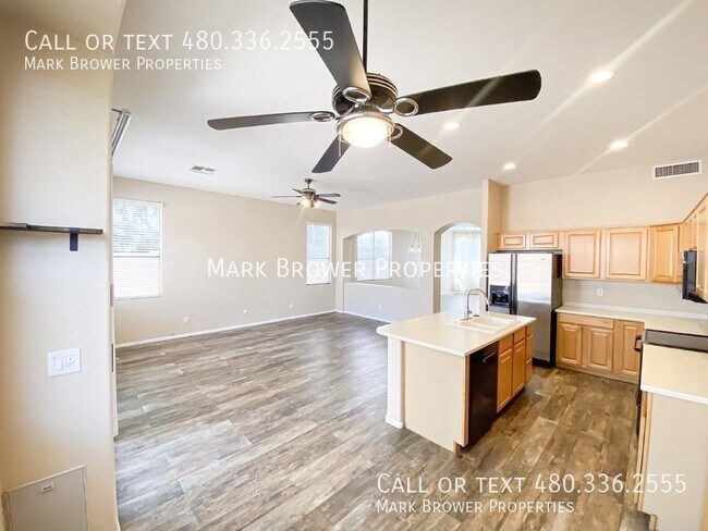 Building Photo - 3918 E Juanita Ave