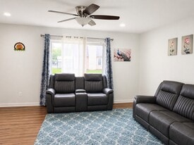 Living room 17x 15, Dinning 8 x 8 - 901 Kirts Blvd