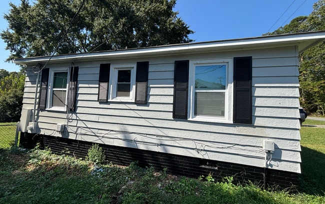 Building Photo - 410 Blacksnake Rd