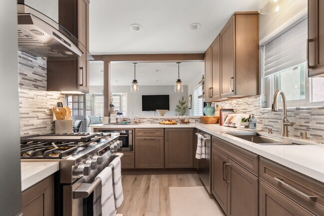 Building Photo - Furnished or Unfurnished Turn Key Updated Home in the Heart of the Peninsula