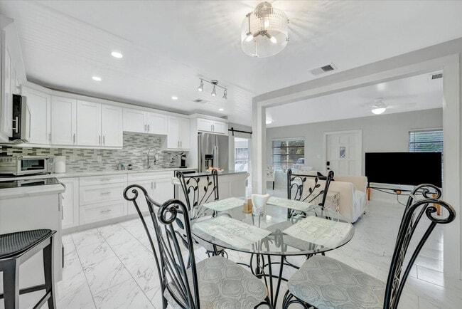 Building Photo - 4213 E Yukon St