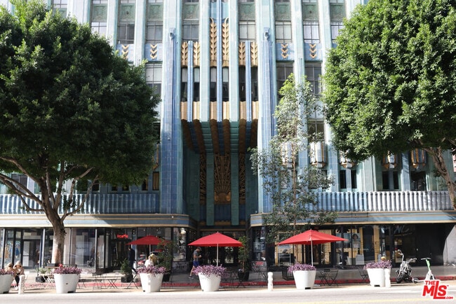 Building Photo - 849 S Broadway