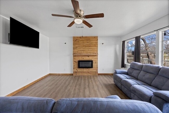 Building Photo - 1418 Kingshill Dr