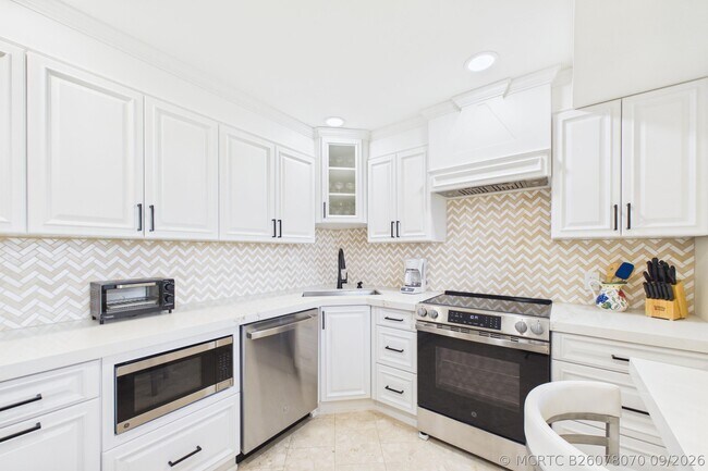 Building Photo - 400 Ocean Trail Way