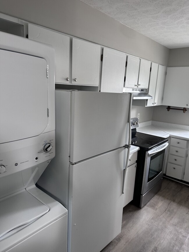 Building Photo - 185 Eaglewood Way