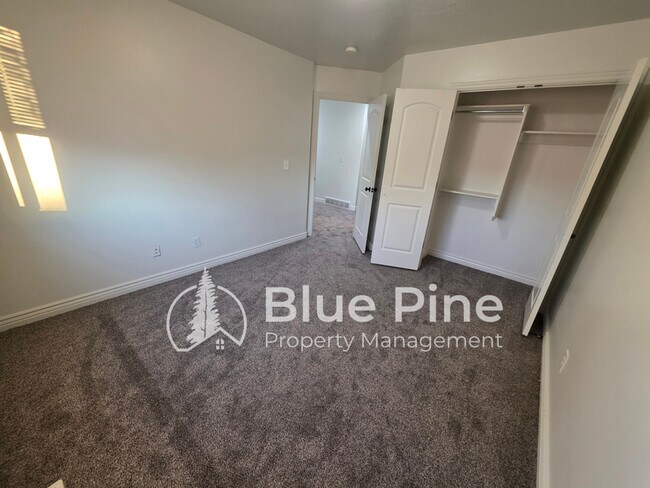 Building Photo - 3606 Goldstone Dr