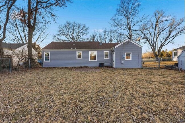 Building Photo - 2116 SW Plass Ave