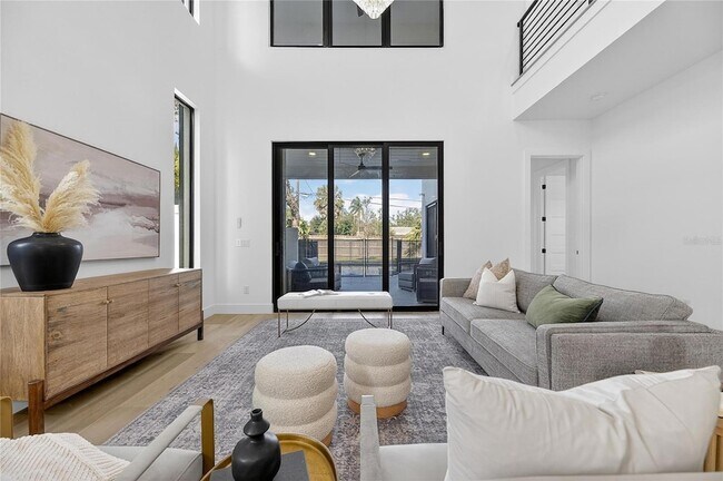 Building Photo - 2335 Oak Terrace