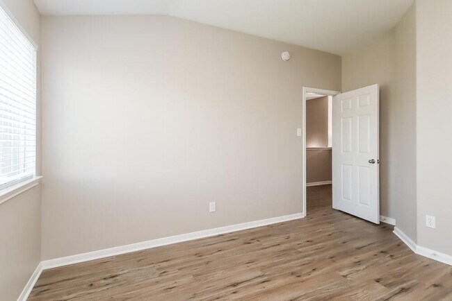 Building Photo - 14635 Lothbury Dr