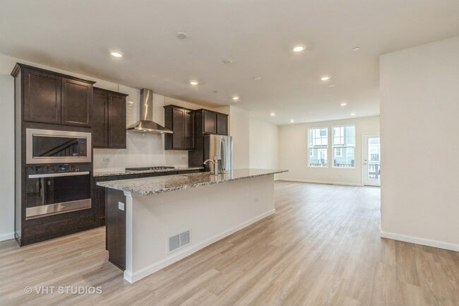 Building Photo - 155 Yorktown Ct
